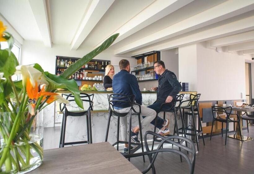 带海景的复工套房, Upper   Boutique