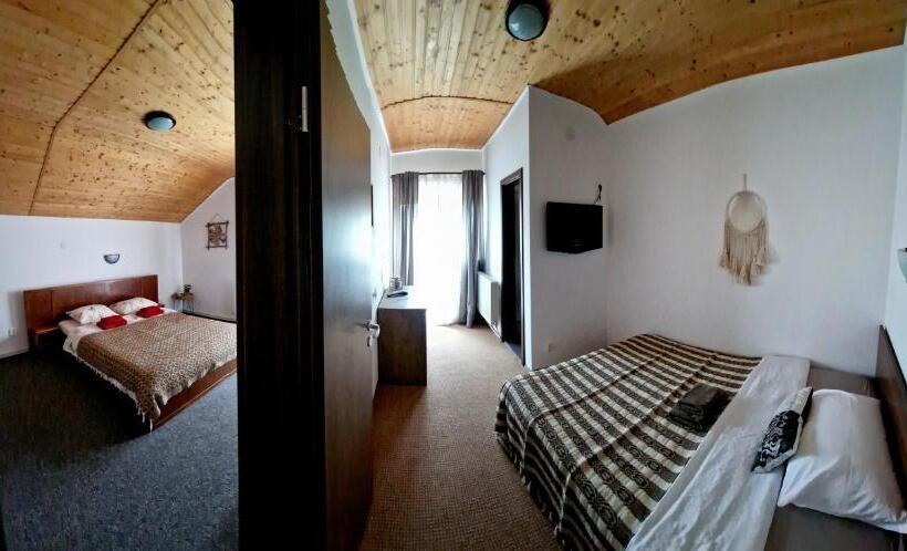 جناح عائلي, Casa Langa Rau