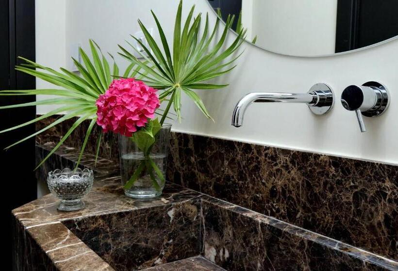 سوییت جونیور لوکس, Colonna 32