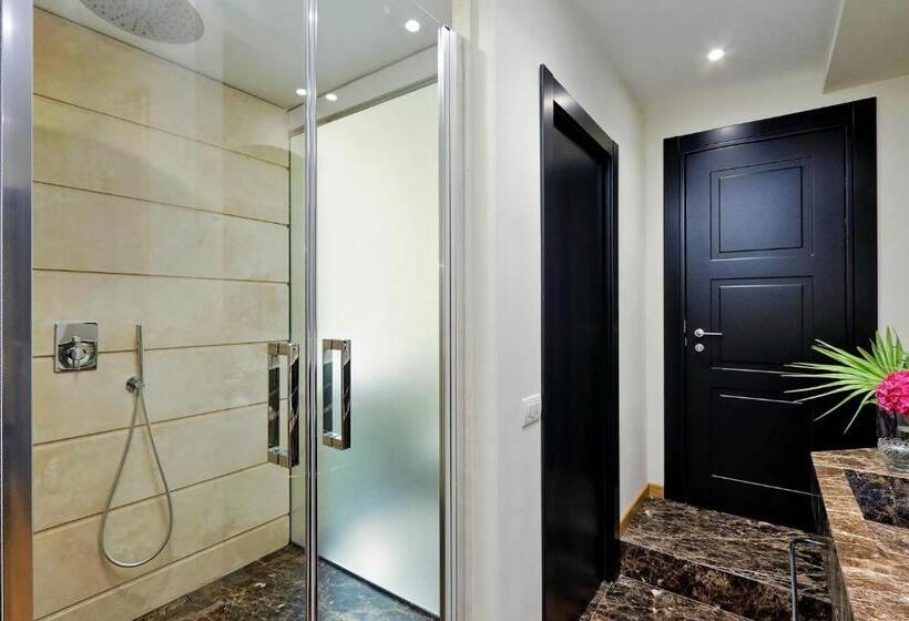 سوییت جونیور لوکس, Colonna 32