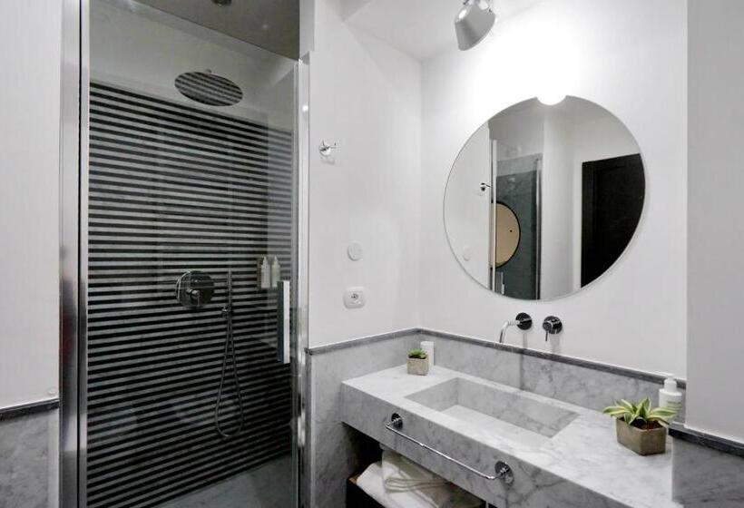 اتاق عادی, Colonna 32