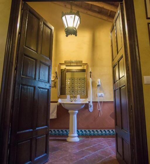 חדר אקונומי, El Palacio De San Benito