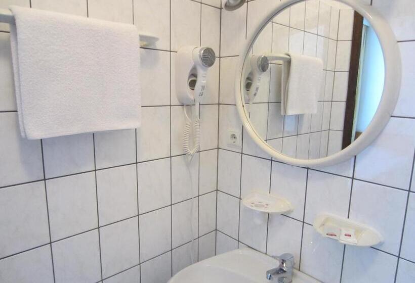 اتاق سوپریور, Livonija