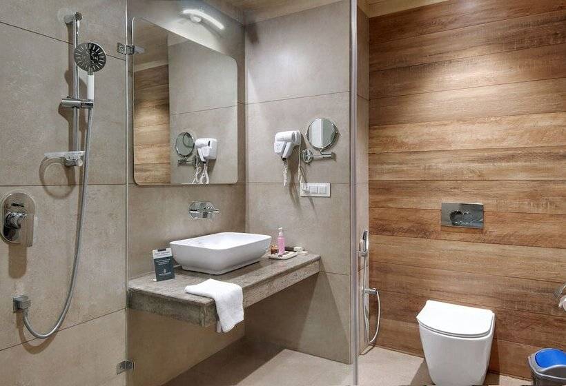 اتاق لوکس با بالکن, The Orchard Greens Resort   A Centrally Heated Property