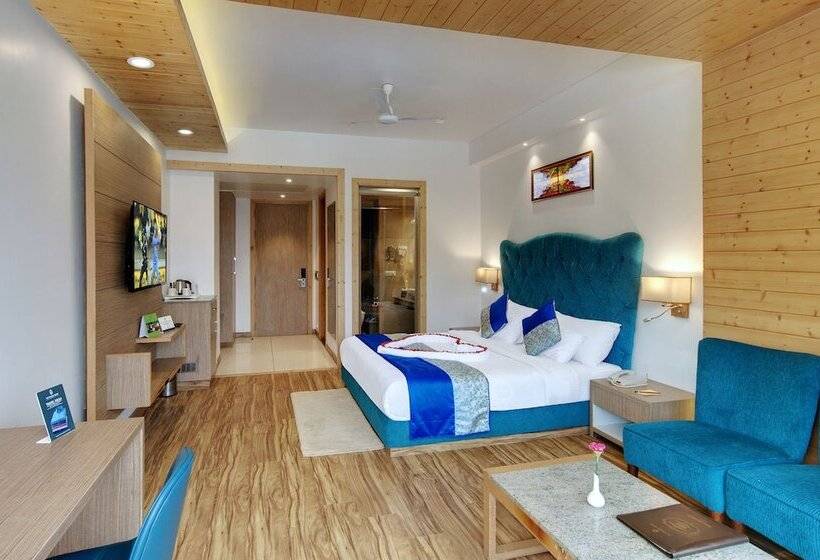 اتاق لوکس با بالکن, The Orchard Greens Resort   A Centrally Heated Property