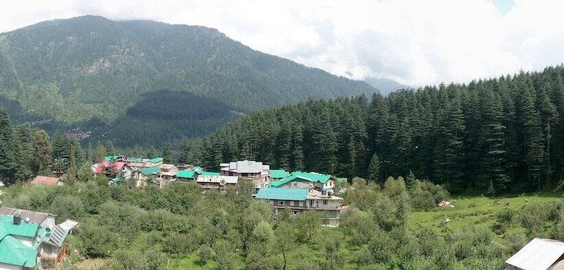 سوئیت پرزیدنت, The Orchard Greens Resort   A Centrally Heated Property