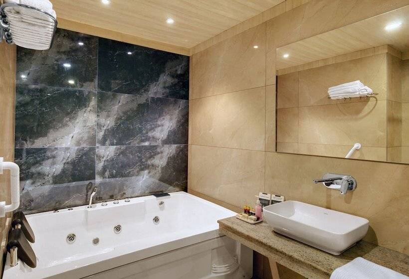 سوئیت پرزیدنت, The Orchard Greens Resort   A Centrally Heated Property