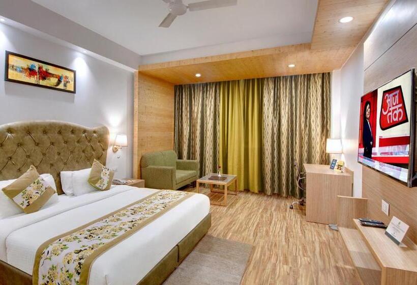 디럭스 룸, The Orchard Greens Resort   A Centrally Heated Property