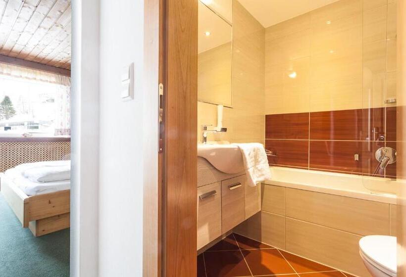 Classic room with balcony, Austria Alpinhotel Ski In Ski Out An Der Edelweissbahn