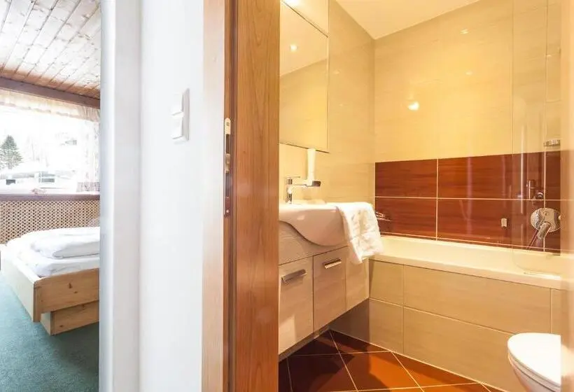 Classic room with balcony, Austria Alpinhotel Ski In Ski Out An Der Edelweissbahn