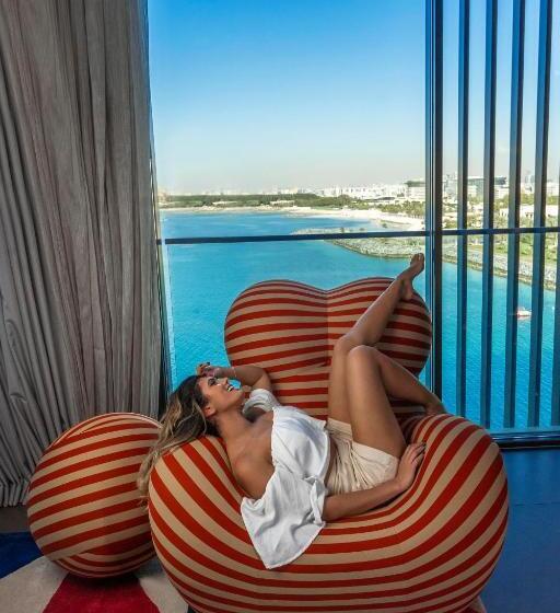 Deluxe Room King Size Bed