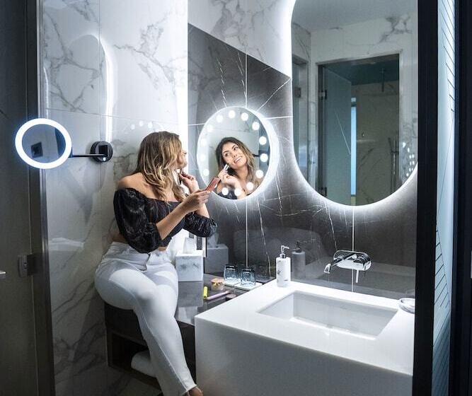 Номер Стандарт, Hyatt Centric Jumeirah Dubai
