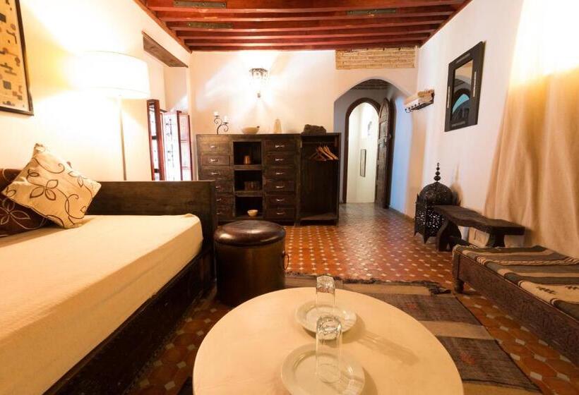 اتاق خانوادگی, Riad El Ma