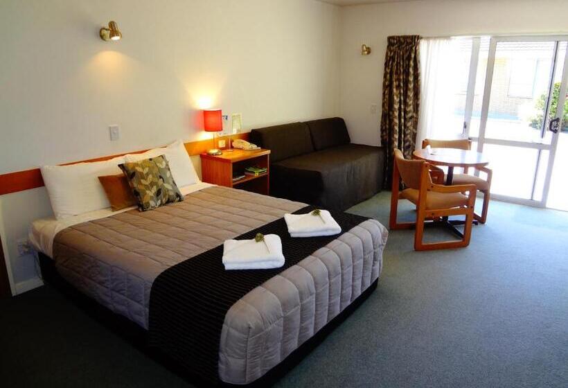 استودیوی سوپریور, Aalton Motel