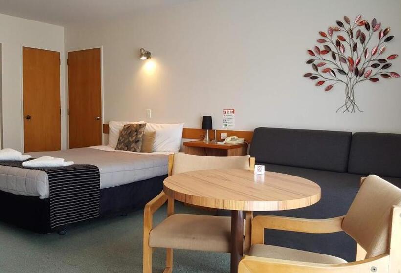 استودیوی سوپریور, Aalton Motel