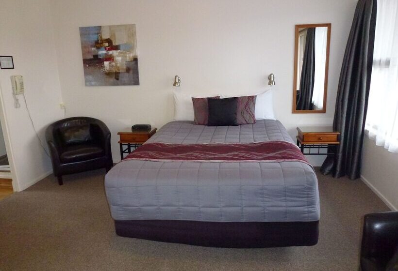 이그제큐티브 스튜디오, Asure Adcroft Motel