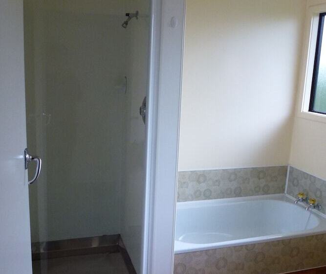 침실 3개 아파트, Asure Adcroft Motel