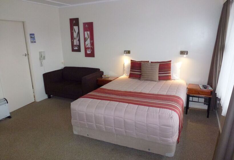 이그제큐티브 스튜디오, Asure Adcroft Motel