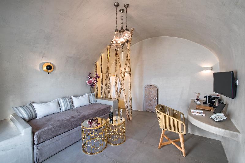 이그제큐티브 스튜디오, Asure Adcroft Motel