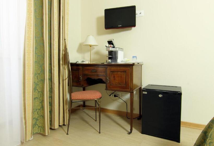 اتاق استاندارد یک نفره, Albergo Al Viale