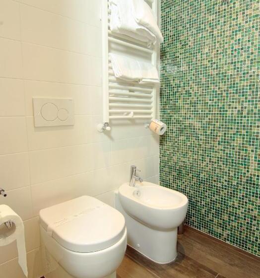 اتاق استاندارد یک نفره, Albergo Al Viale