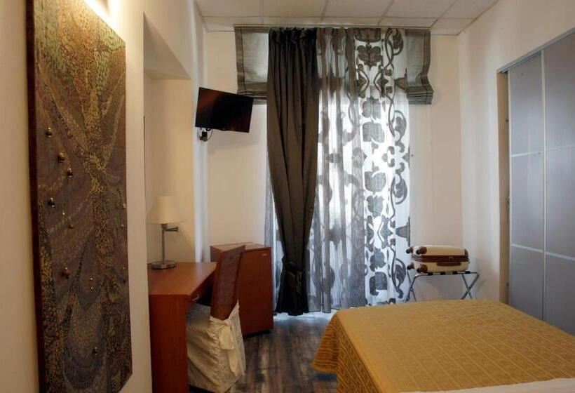 اتاق استاندارد یک نفره, Albergo Al Viale