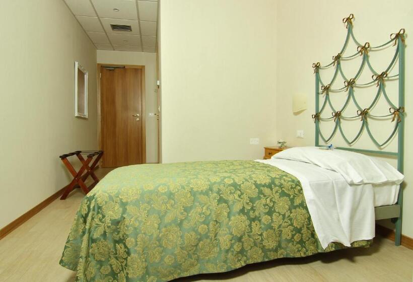 اتاق استاندارد یک نفره, Albergo Al Viale