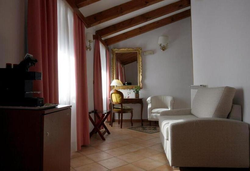 اتاق استاندارد سه نفره, Albergo Al Viale