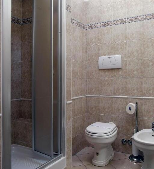 اتاق استاندارد سه نفره, Albergo Al Viale