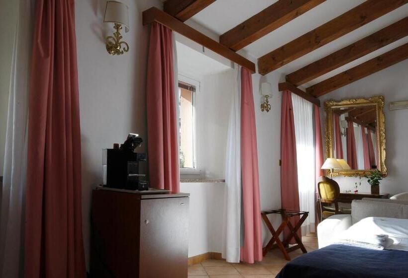 اتاق استاندارد سه نفره, Albergo Al Viale