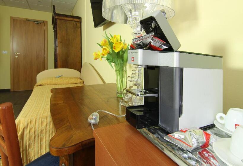 اتاق استاندارد سه نفره, Albergo Al Viale