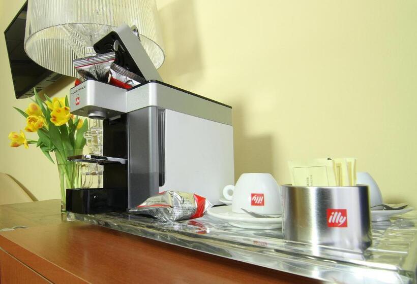 اتاق استاندارد سه نفره, Albergo Al Viale