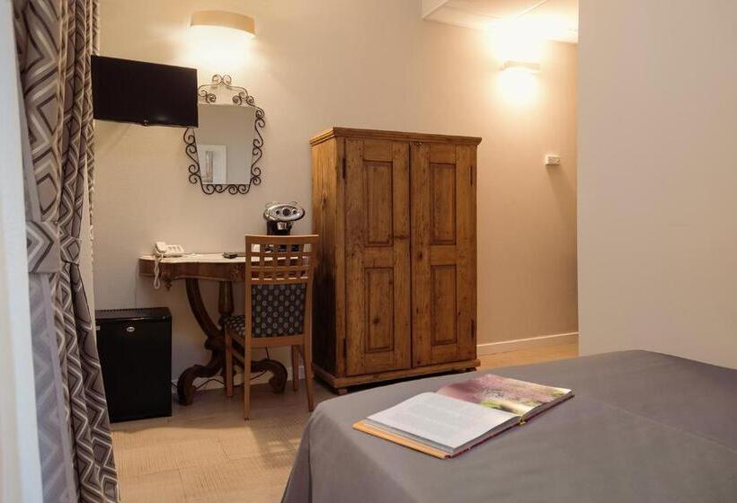 اتاق استاندارد یک نفره, Albergo Al Viale