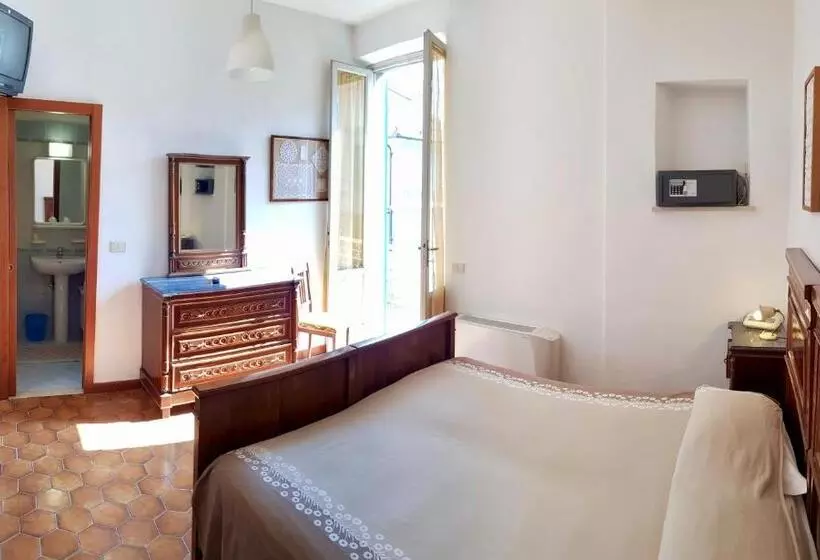 اتاق اکونومی, Albergo Natucci