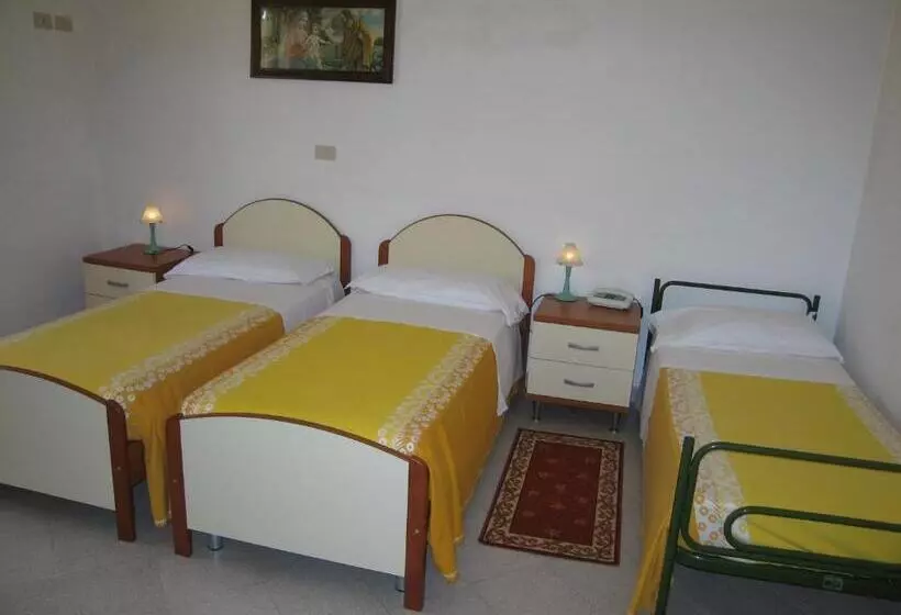 اتاق استاندارد سه نفره, Albergo Natucci