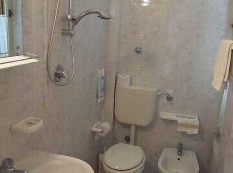 חדר סטנדרט לשלושה, Albergo Natucci