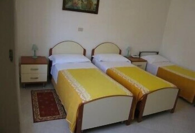 חדר סטנדרט לשלושה, Albergo Natucci