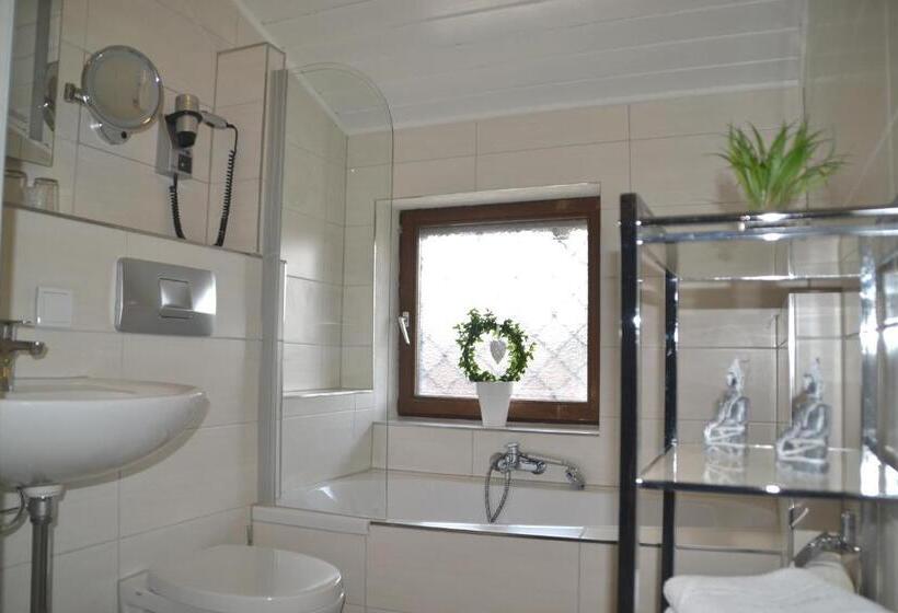 חדר משפחתי, Alpina