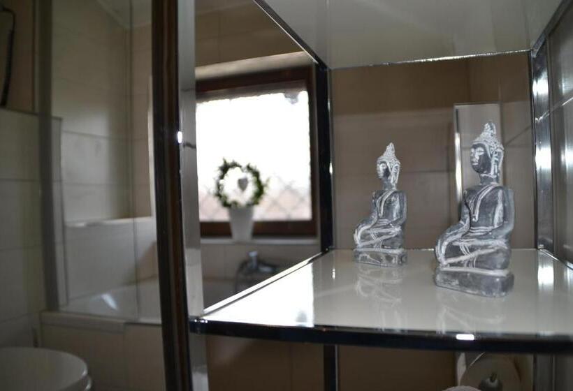 חדר משפחתי, Alpina