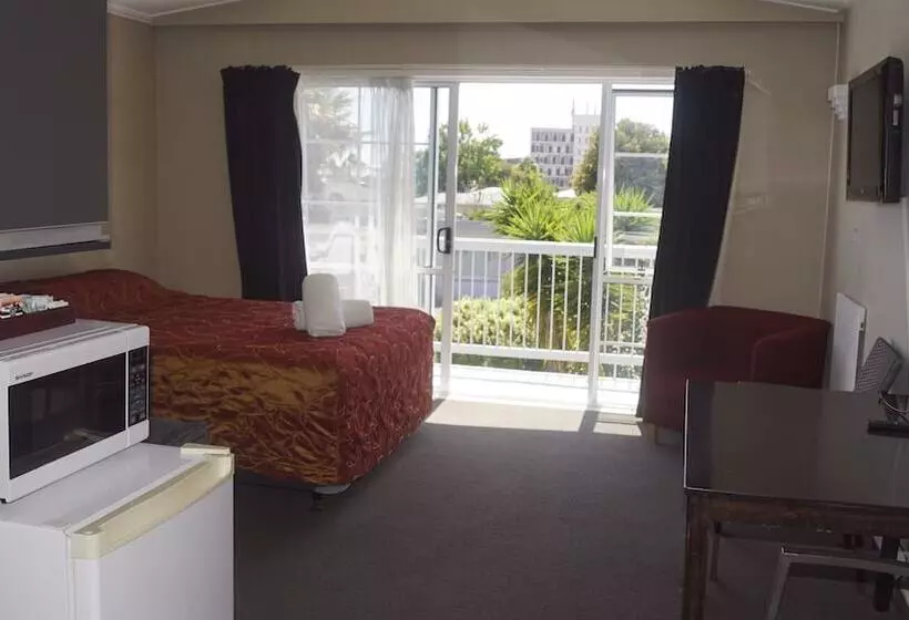 スタンダードスタジオ, Apple Motor Inn