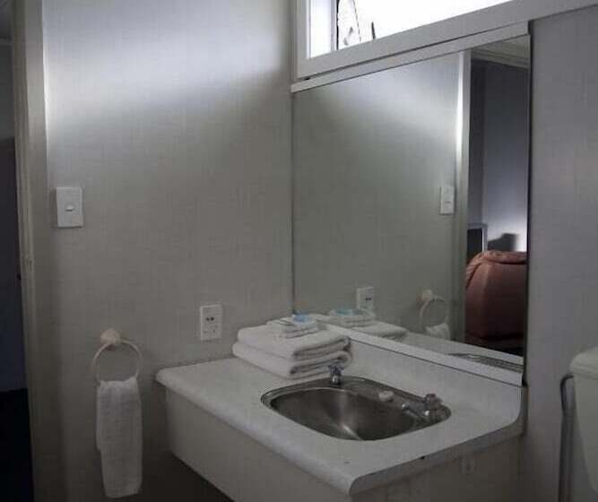 חדר אקונומי, Apple Motor Inn