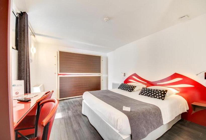 חדר משפחתי, Brit Hotel Porte D Espagne