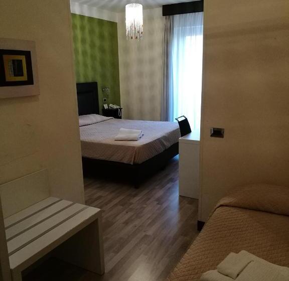 اتاق استاندارد سه تخته با بالکن, Bruman