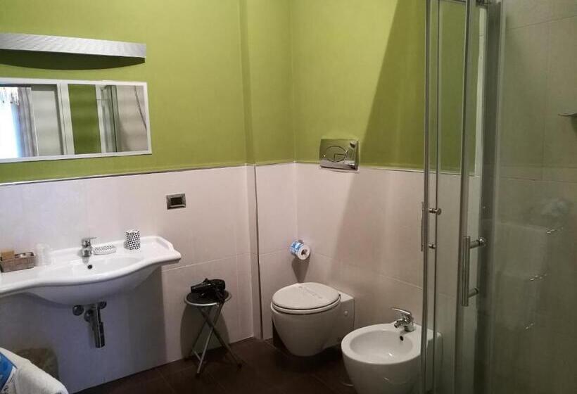 اتاق استاندارد سه تخته با بالکن, Bruman