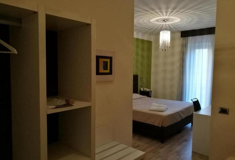 اتاق استاندارد سه تخته با بالکن, Bruman