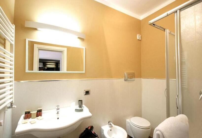 اتاق استاندارد سه تخته با بالکن, Bruman