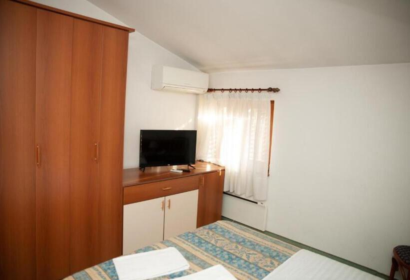 اتاق استاندارد, Paquito