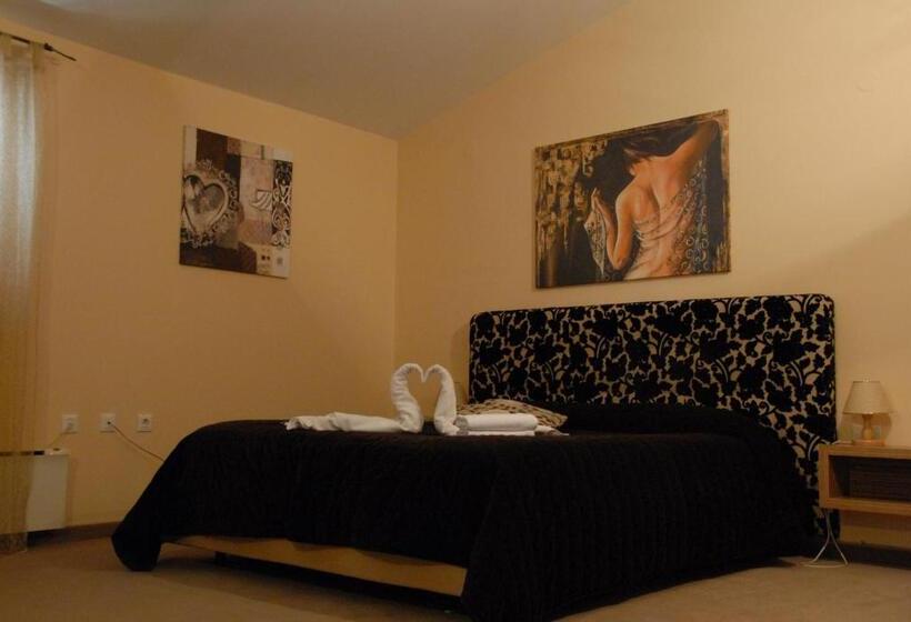 اتاق استاندارد, Paquito