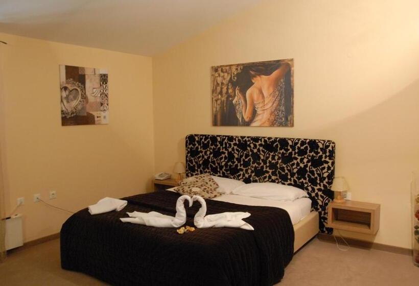 اتاق استاندارد, Paquito