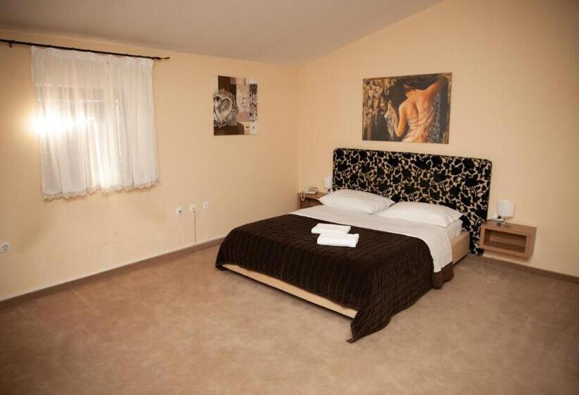 اتاق استاندارد, Paquito